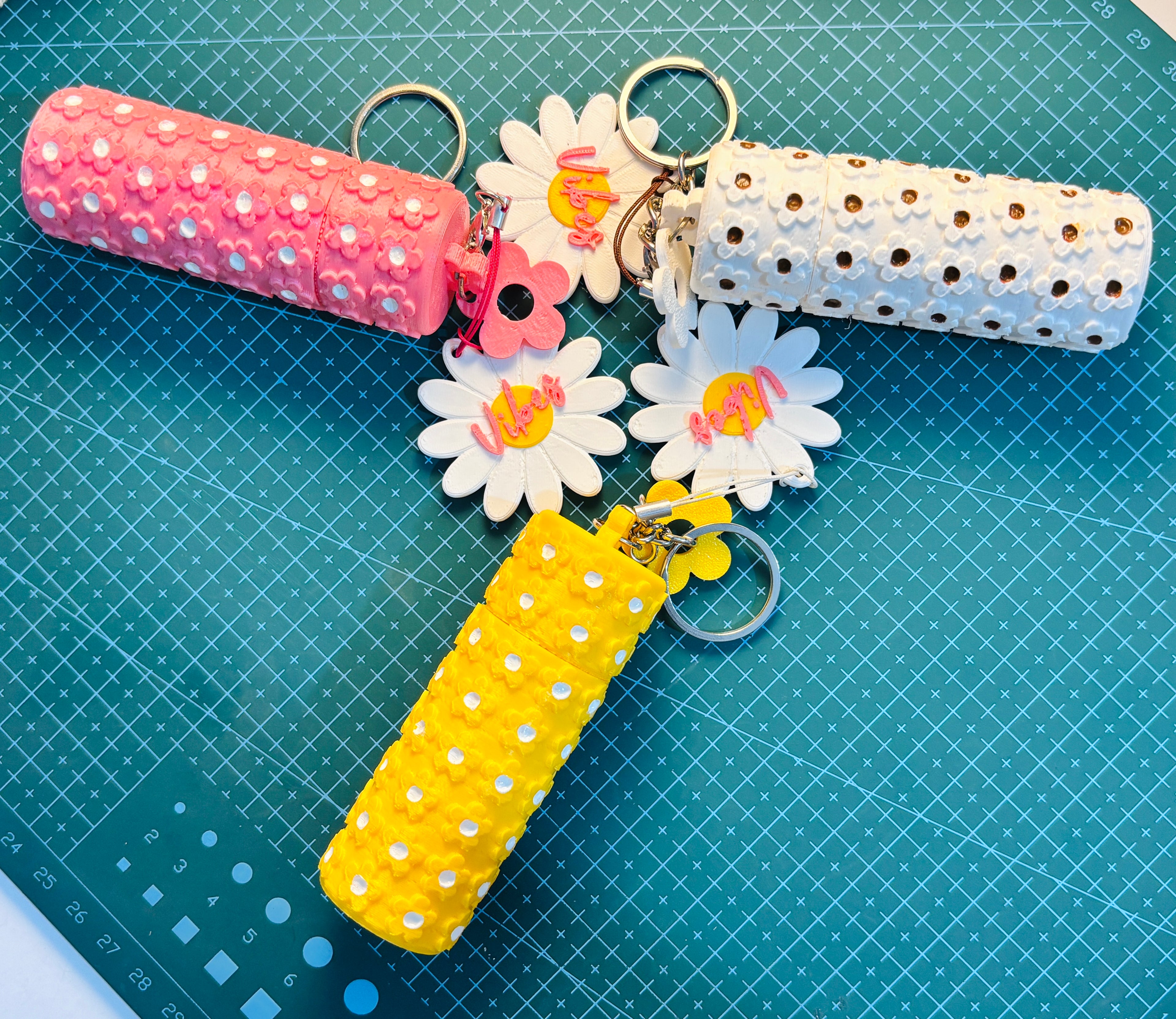 Cute Little Flower Lip Balm Holder Keychain 🌸| Customizable Daisy Charm Holder & Bag Accessory