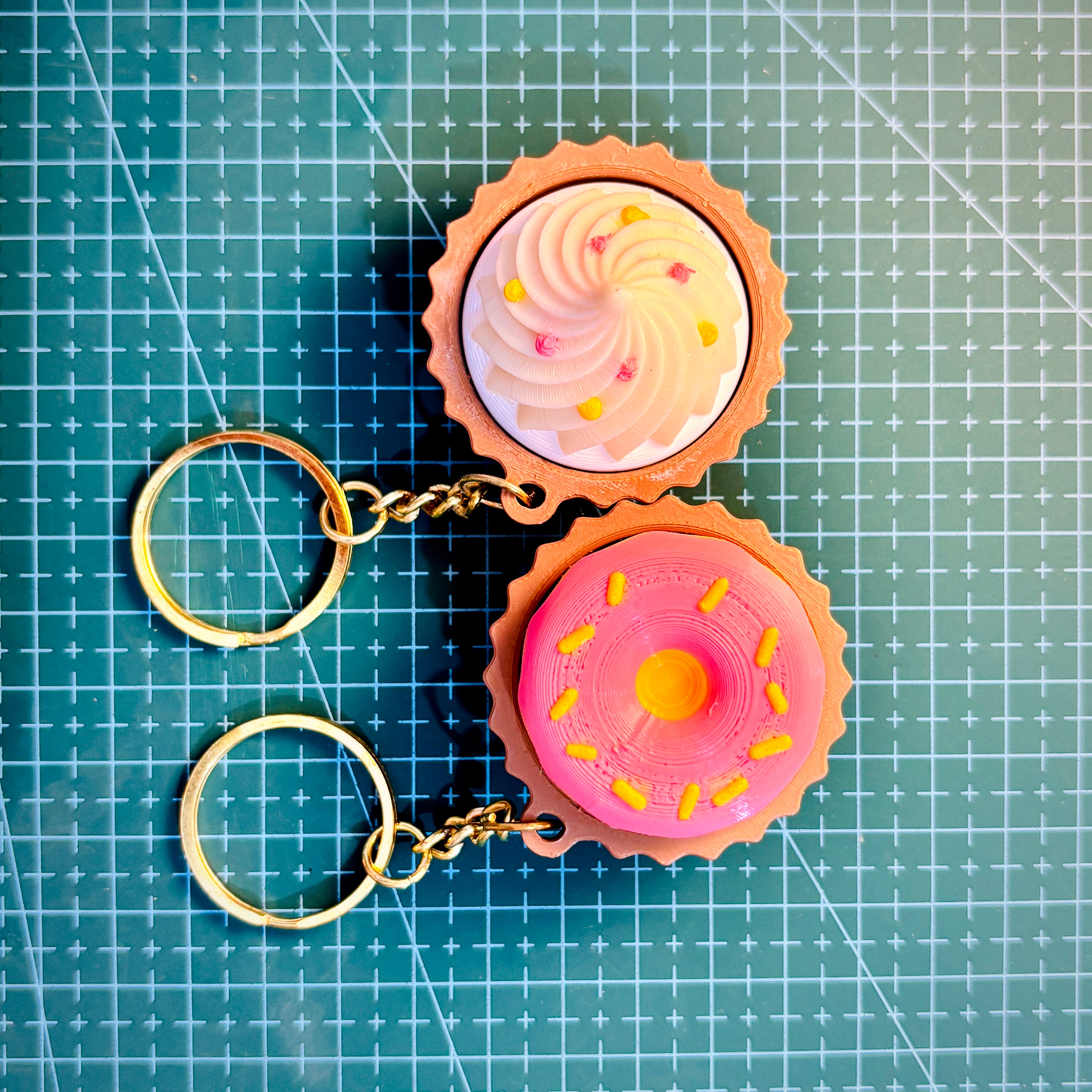 Clicky Fidget Cupcake & Donut Keychain Set (Pack of 2) + FREE Dumpling Momo Fidget Bag Tag