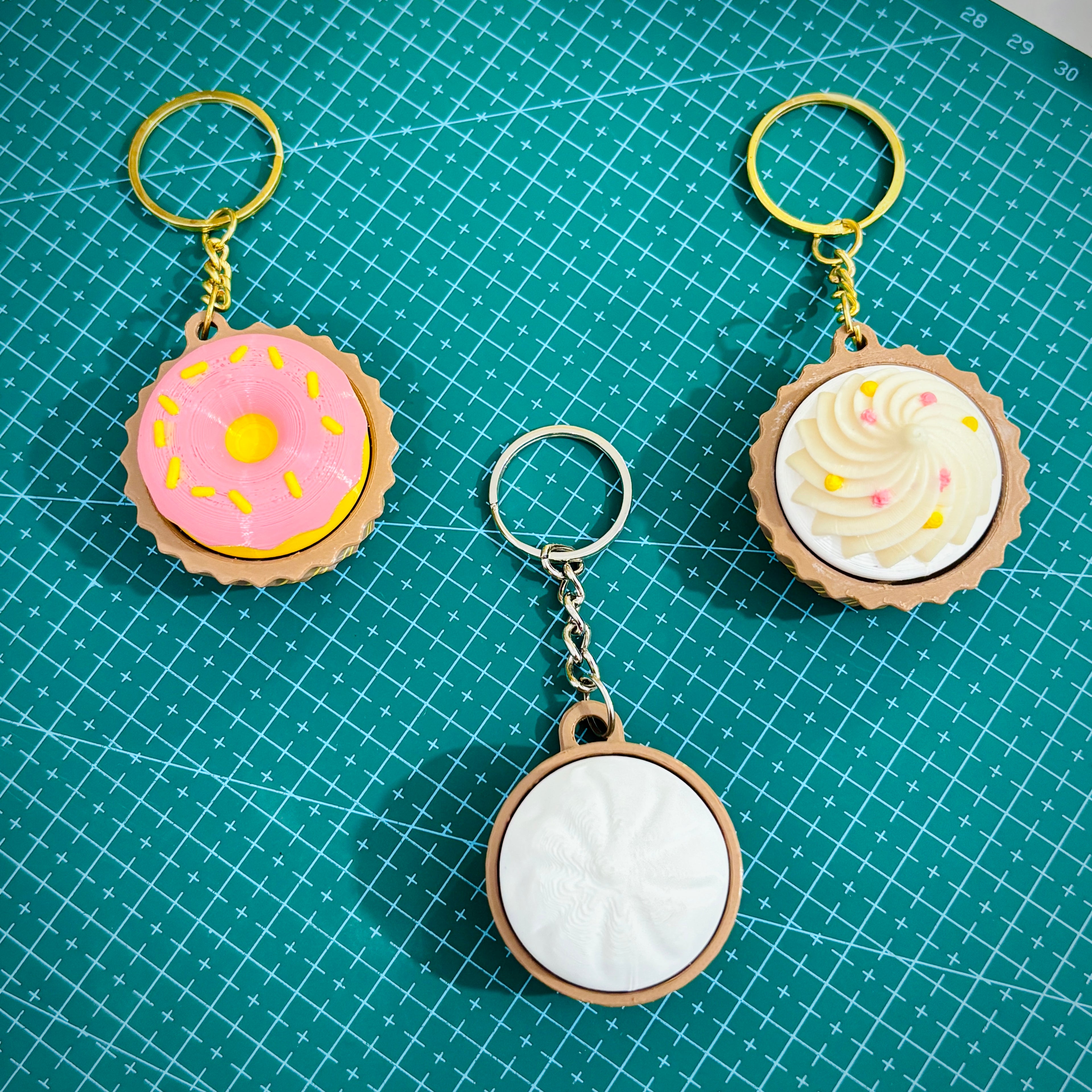 Clicky Fidget Cupcake & Donut Keychain Set (Pack of 2) + FREE Dumpling Momo Fidget Bag Tag