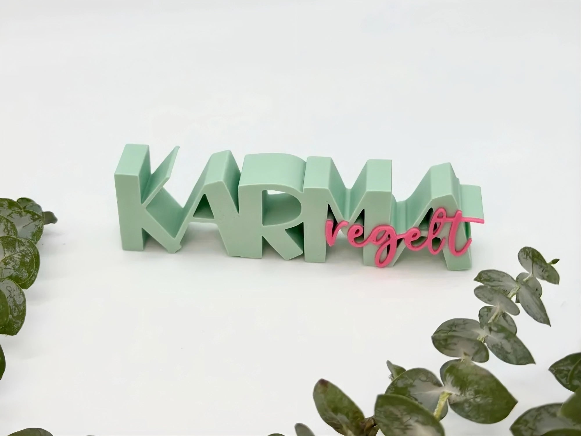 3D Printed "Karma Regelt" Boxy Lettering Sign | Freestanding Tabletop Decor & Gift